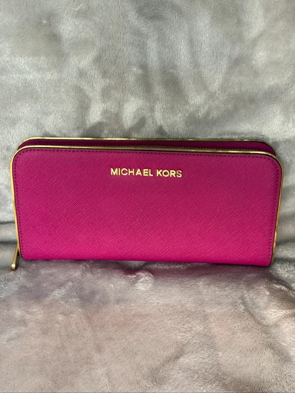 Michael Kors Fushia Pink Full Zip Leather Wallet EUC